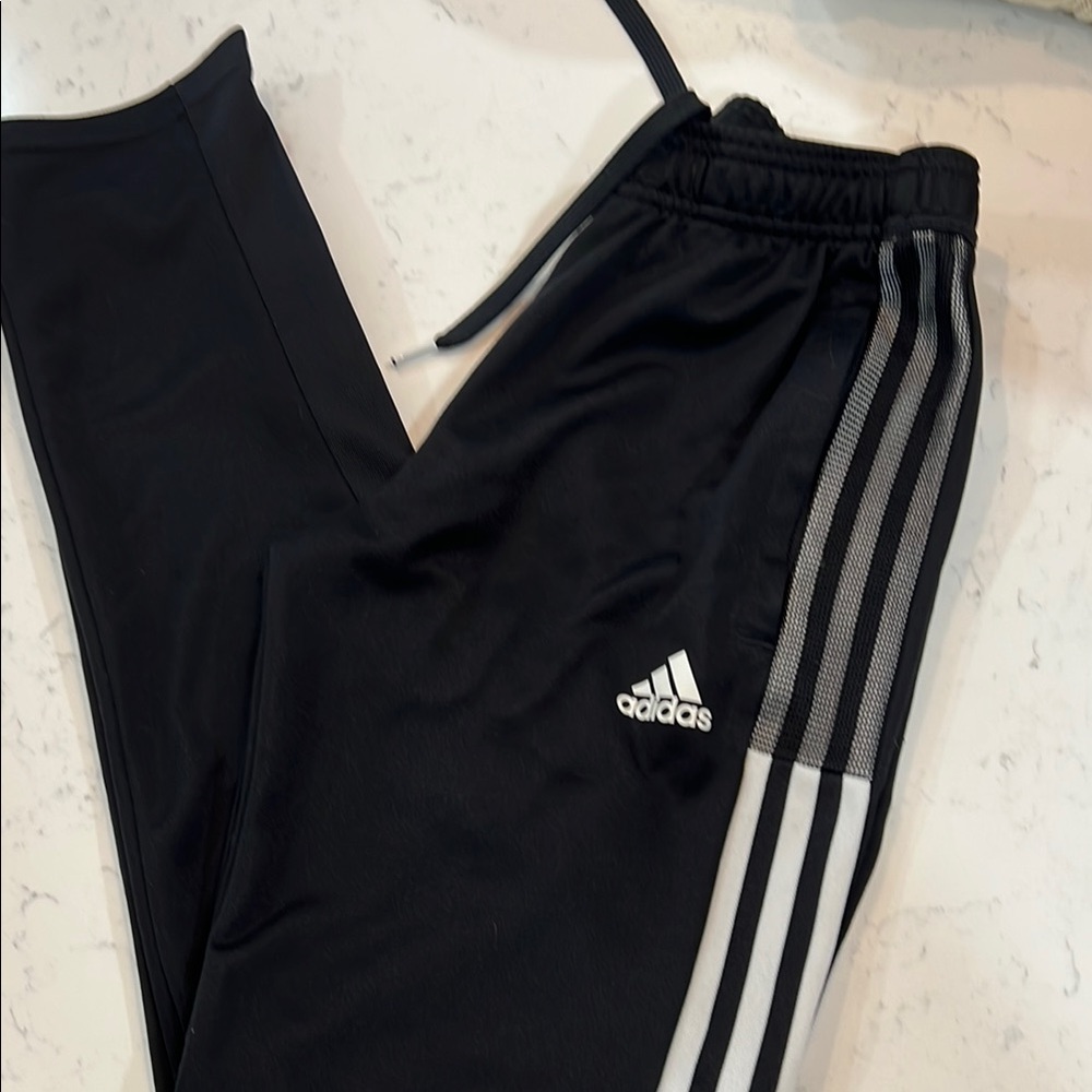 Adidas 10-12 yr 152 warm up pants